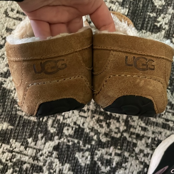 Ugg slippers for men. Great used condition. Size 13 - Picture 2 of 3